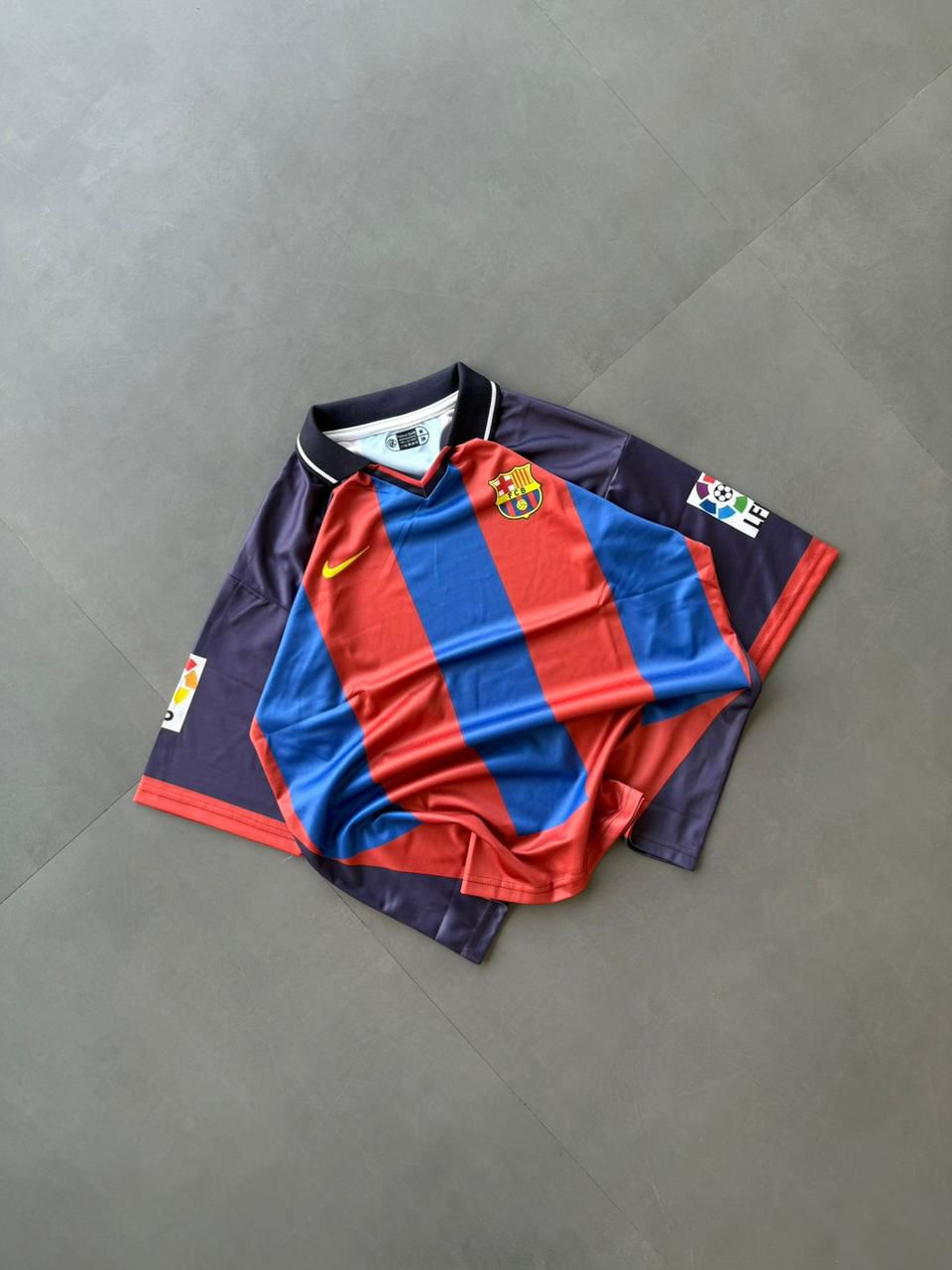 vintage FC Barcelona 2000-01 home (FIVE-SLEEVE jersey) Iniesta