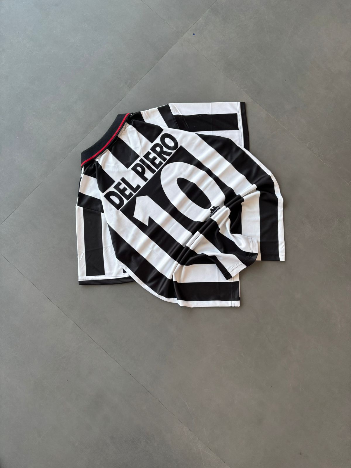 vintage 1995-1996 Juventus embroidery home (Half-Sleeve Jersey) Del Piero