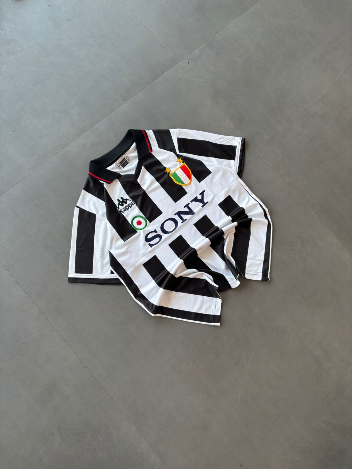 vintage 1995-1996 Juventus embroidery home (Half-Sleeve Jersey) Del Piero