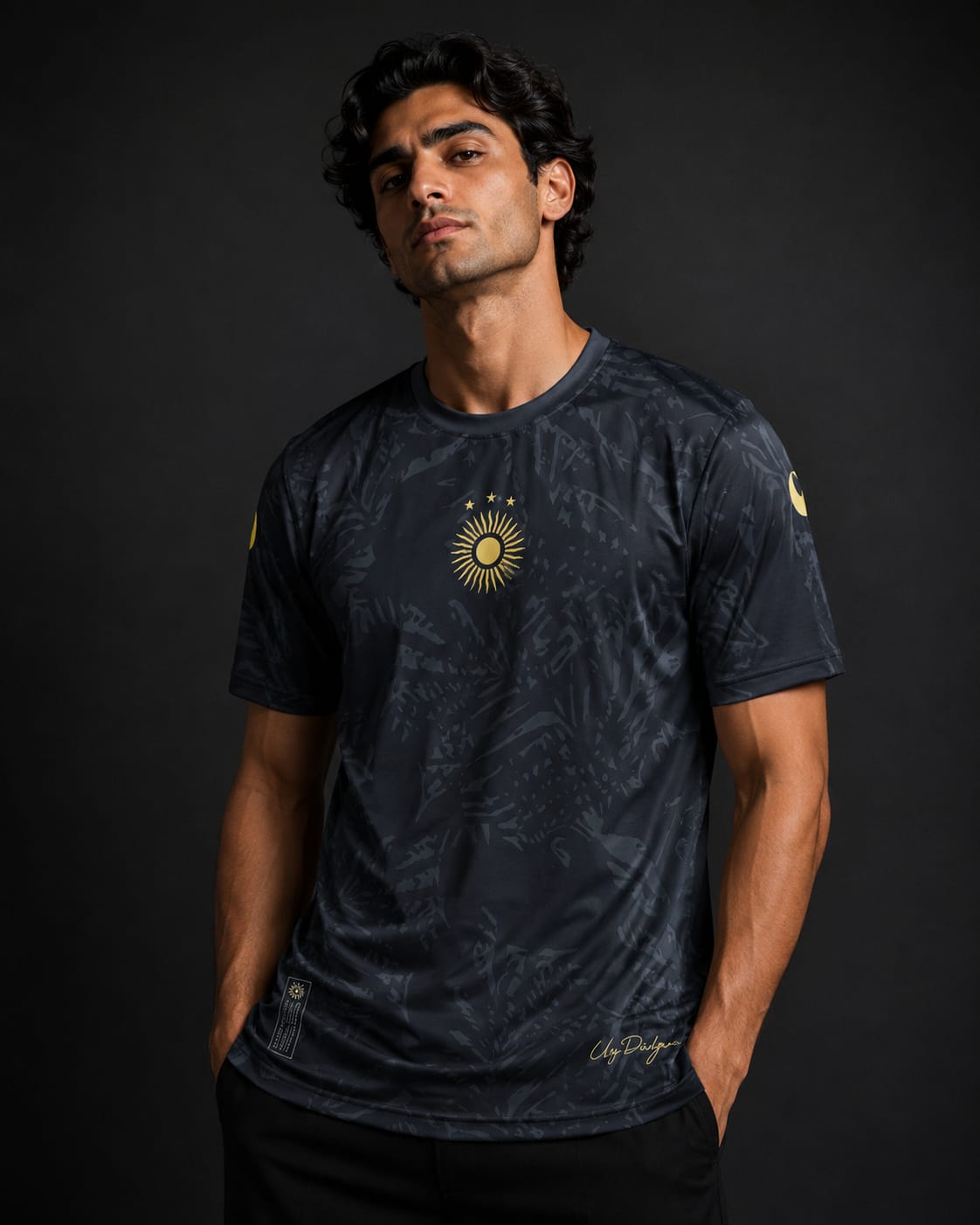 Special Edition Kit M10, featuring a black design with a golden